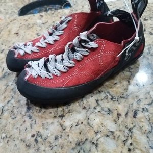 KIDS FIVE TEN STEALTH C4 CLIMBING SHOES SZ 2.5